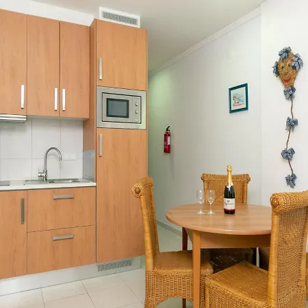 A01 - Marina Mirror Harbour Apartamento *